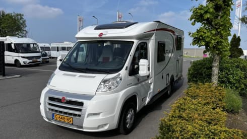 Ons Bonbonnetje – 2p Bürstner semi-integrated uit 2013