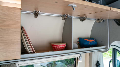 Luxe Hymer buscamper met lengte bedden