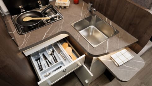 Benny – The family alcove with large garage