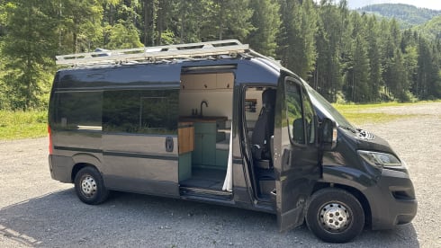 Serenity – 2p Peugeot Boxer L3H2 Volledig Uitgerust
