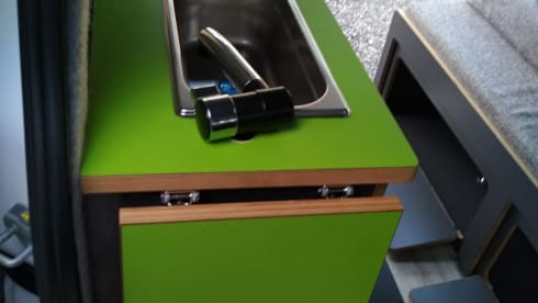 Ecamper – E-motorhome Nissan ENV200 Electric compact bus camper for 2 persons