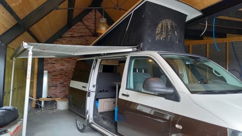 Rinus – 4p Volkswagen t5 150 hp automatic bus camper