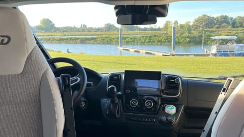 Zorgeloos op reis in een 3p Dethleffs 2025–fietsen veilig opgeborgen!