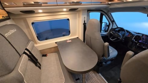 Freedom and enjoyment with our compact Malibu Buscamper (160 HP automatic)