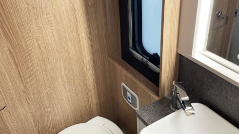 Skye – Auto-Trail 620S (2025) Camping-car automatique 2 couchages - Entièrement assuré
