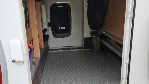 Blessy – 4 berth Knaus Luxury Motorhome