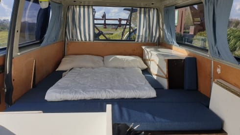 Mr. Blue Sky  – Retro VW T3 bus camper