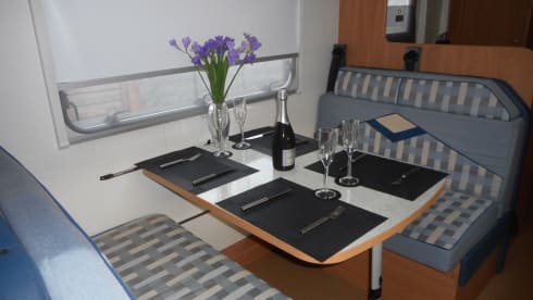 EASY 4 MOTORHOME HIRE JUST TURN UP AND GO