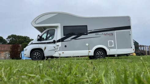 6p McLouis Glamys 320 alkoof bj 2024