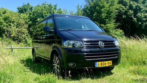 Complete and luxurious VW Multivan with WIDE BED