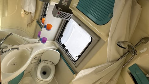 JoyRider – Camper with sloping ceilings for 7 people