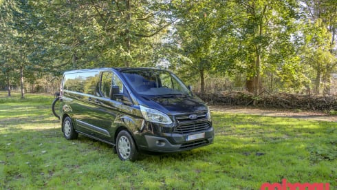 Ford Campervan met groot bed & uitschuifbare keuken 
