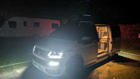 Great value cheapest on Goboony – Great looking Vw campervan 4 birth with awning 