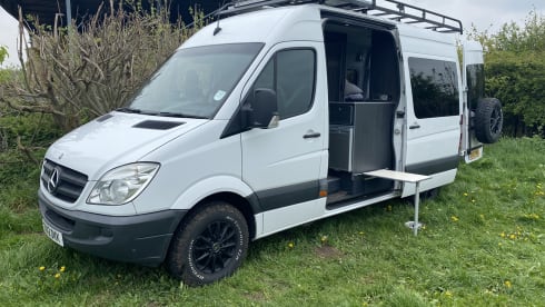 Mr Adventure  – 2 berth Mercedes-Benz Adventure Van