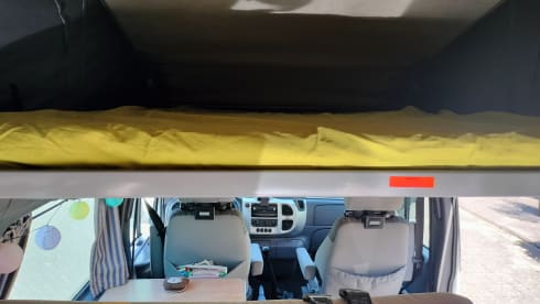 Adventurous Ford Nugget camper van with pop-up roof (4 persons)