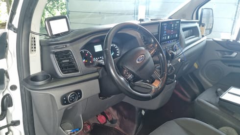 Camper incognito  – 2p Ford bus from 2018