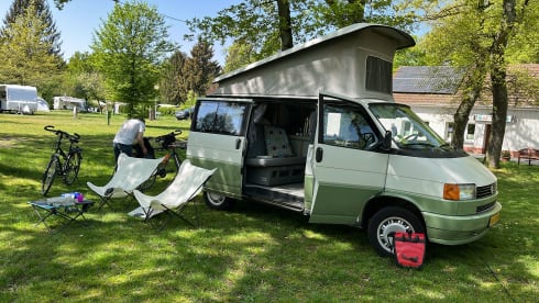 4p Volkswagen bus from 1995