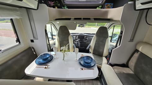 Funky Ford – 5p Ford automatic 2024 - 170 hp semi-integrated 