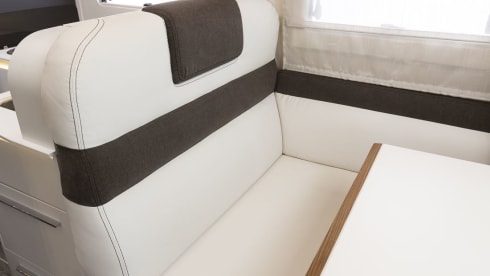 Roller Team Granduca 284 M – luxury alcove mobile home (Automatic!)