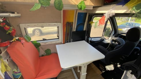2p Peugeot bus from 1996