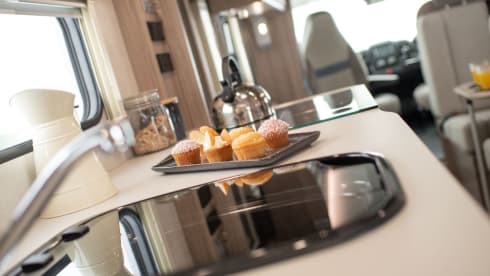 Bigz – Elddis Platinum 196, 6 couchages, 6 sièges avec ceinture 