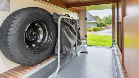 Very luxurious semi-integrated camper with a lot of comfort