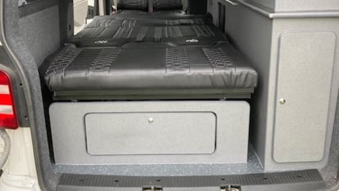 Dave – VW 4-Bett-Wohnmobil mit Markise und D / Away-Zelt ALL INKLUSIVE PREIS