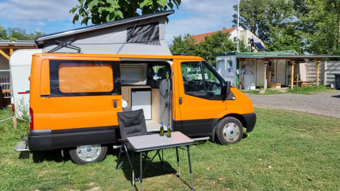 4p Ford campervan uit 2009
