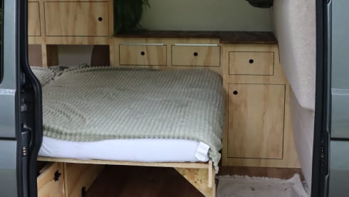 2p Volkswagen campervan uit 2013