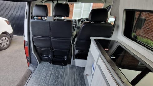 Candycane – 5 berth Volkswagen campervan from 2015