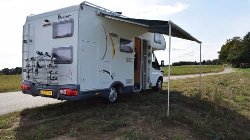 Ford Benimar  – Comfortabele familiecamper met 6 slaapplaatsen compleet ingericht