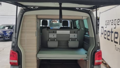 VOLKSWAGEN CALIFORNIA AUTOMAAT