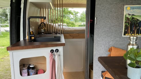 Otis – Super cozy self-build camper