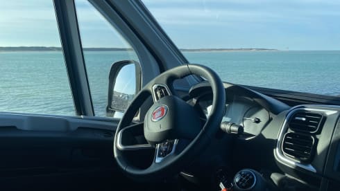 Rolly – 2p Roller Team bus uit 2025