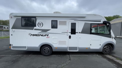 Oscar – Camping-Car Intégral 5 Places Boîte Auto Airco Bruxelles