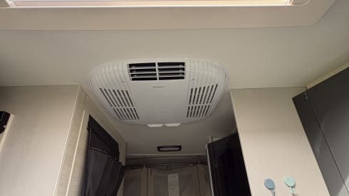 Ford Challenger 6 persoons, stapelbedden en hefbed