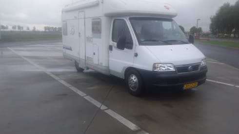 2p Bürstner semi-integrated uit 2003