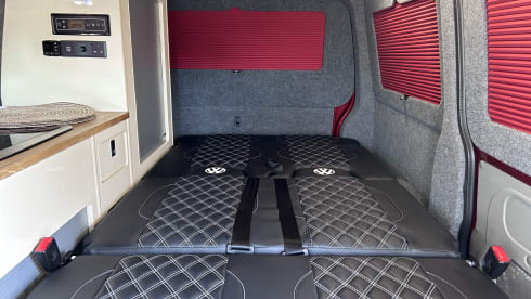 Ruby – Dog Friendly VW Campervan - T6.1 Automatic Gearbox - Insurance included