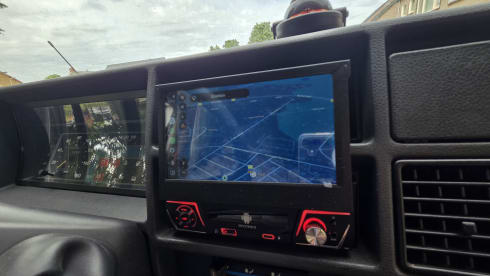 The Sassenach – Peugeot J5 Maess semi-integrated uit 1993