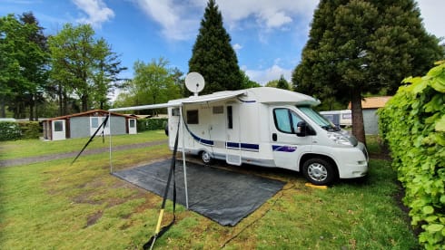 Louis  – Spacious 2 person Louis camper