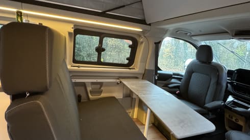 Nuggie – Fourgon aménagé Ford Nugget '25 bien conçu avec 4 couchages confortables