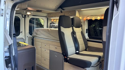 Stoere Duco – Reliable Hymer Sydney urban camper, comfortable, complete inventory