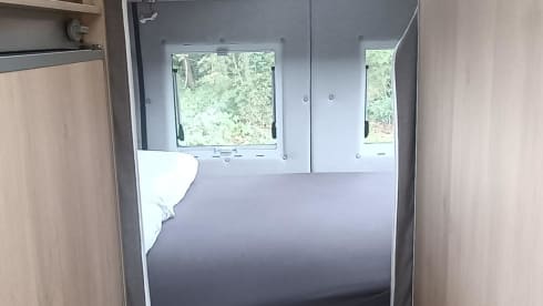 Avanti La Strada – Luxury Bus Camper | 4 sitting/3 sleeping | Kitchen/Toilet/Motorcycle air conditioning/Bicycle carrier