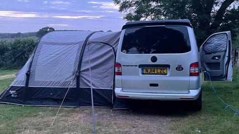 QUICK SILVER – QUICK SILVER T5.1 4 BERTH CAMPERVAN WITH POPTOP ROOF ( T32 STARTLINE LWB ) 