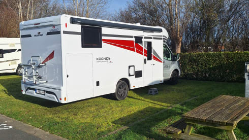 Volledig ingerichte splinternieuwe camper