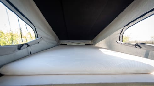 Marinus – Volkswagen t5 extended camper. Vending machine
