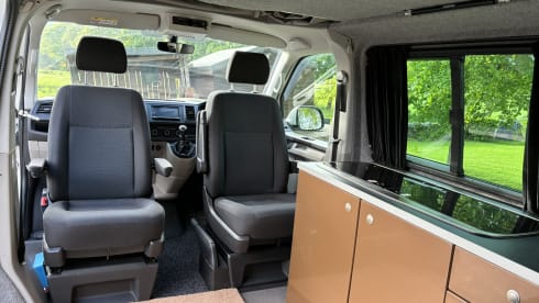 Goldie – Explore with Goldie - Up to 6 Berth VW T6 Campervan