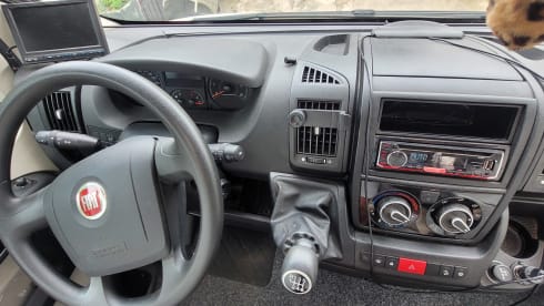 Mijn trots – Spacious 4 person Fiat Ducato Elnagh de luxe semi-integral built in 2016