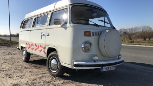 T2B Westy – rent an original hippie bus westfalia camper !!