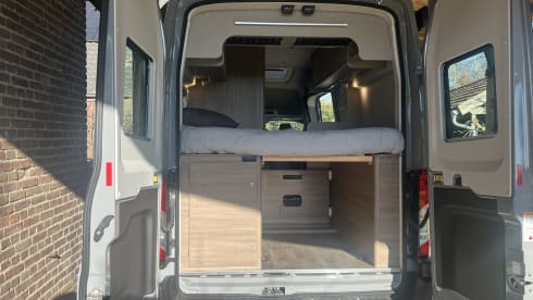 Luxury 6p Mercedes-Benz camper